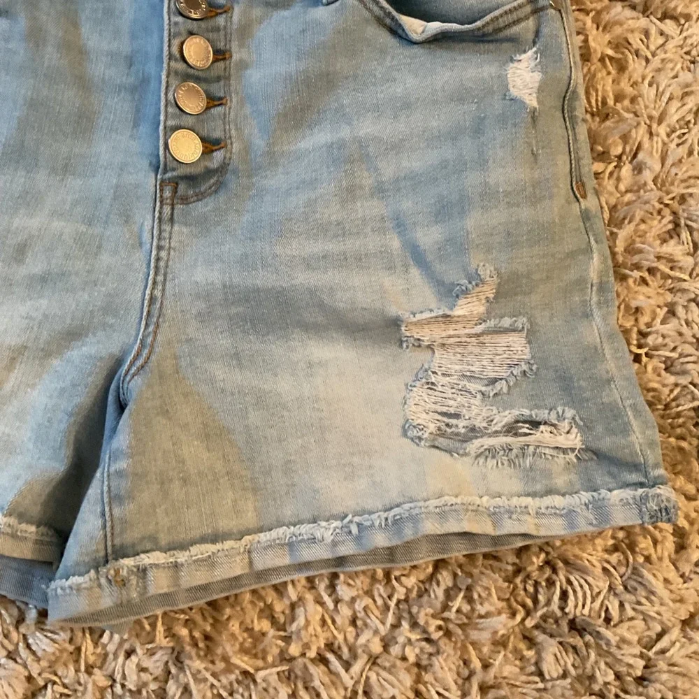 Judy Blue High Rise Distressed Button Fly‎ Denim Shorts Light Wash Women Large